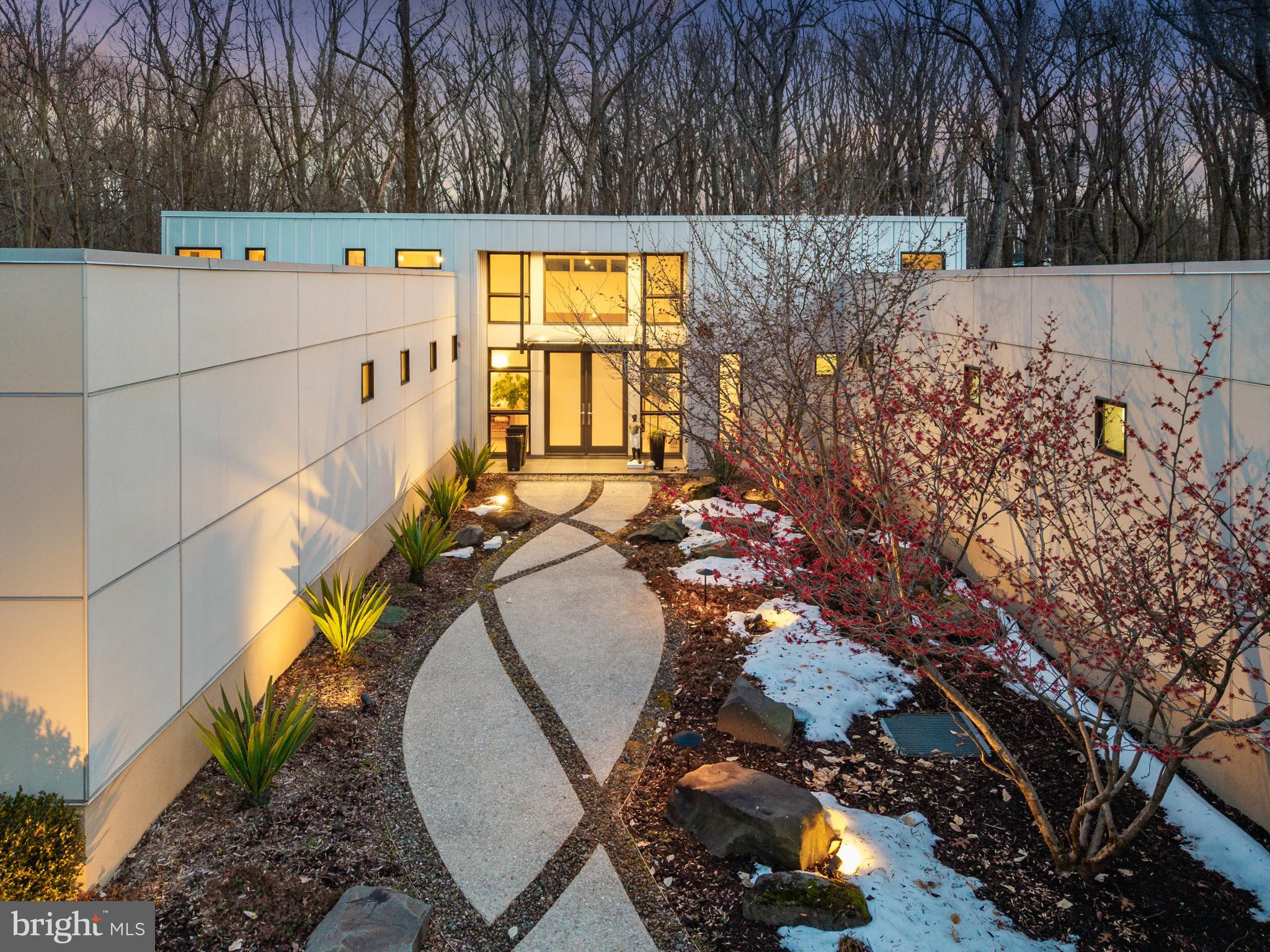 2923 WOODVALLEY DRIVE