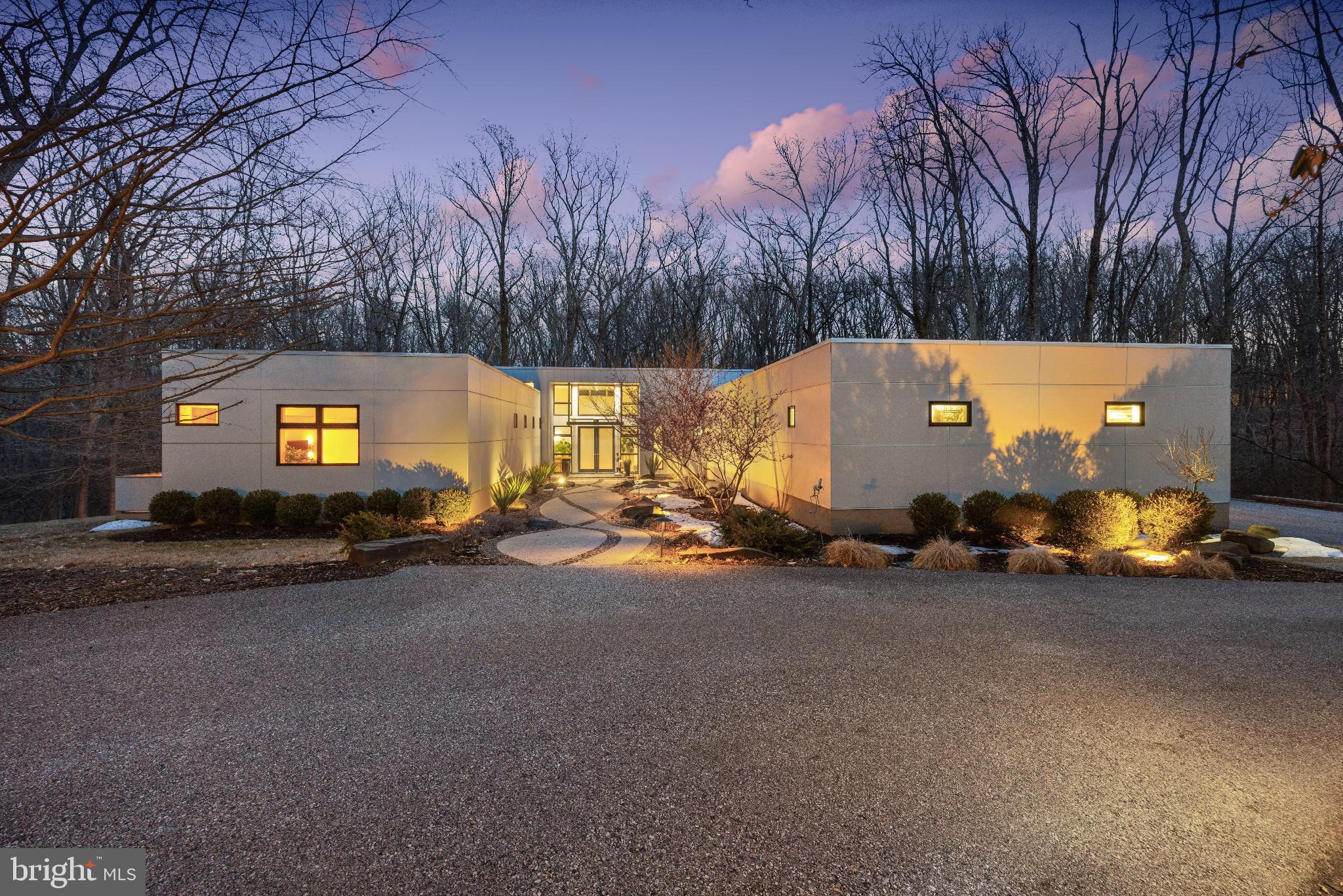 2923 WOODVALLEY DRIVE