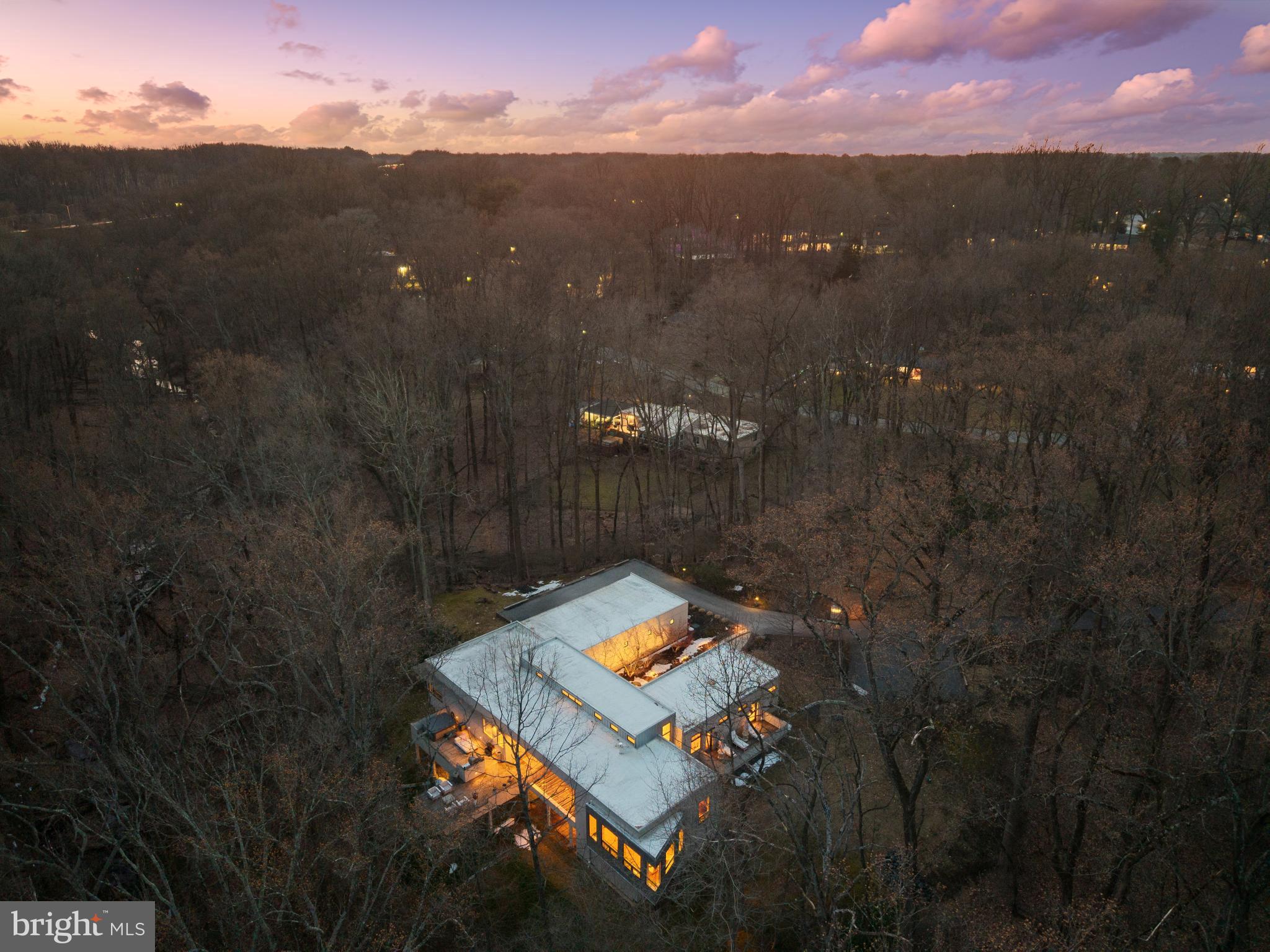 2923 WOODVALLEY DRIVE