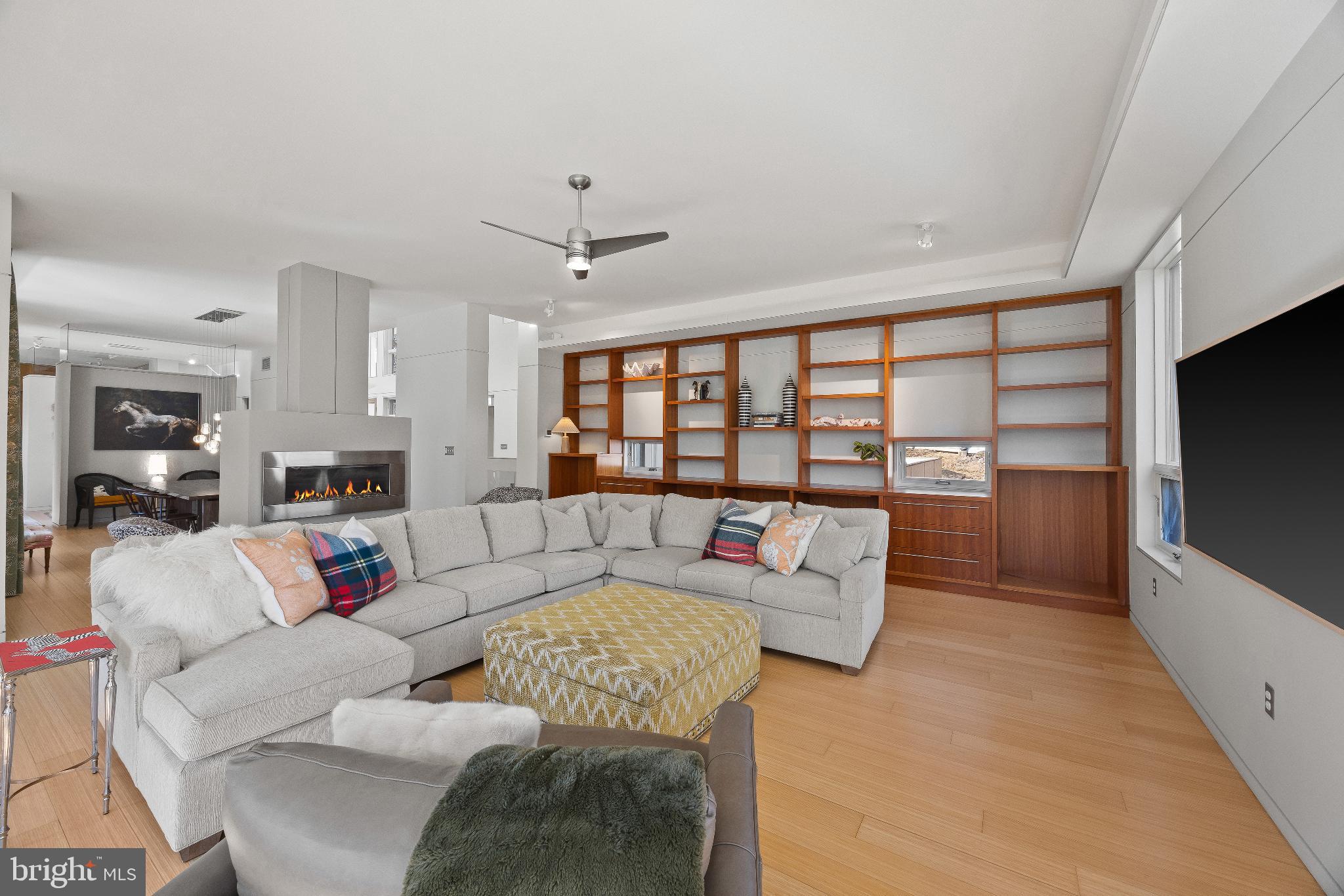 2923 WOODVALLEY DRIVE