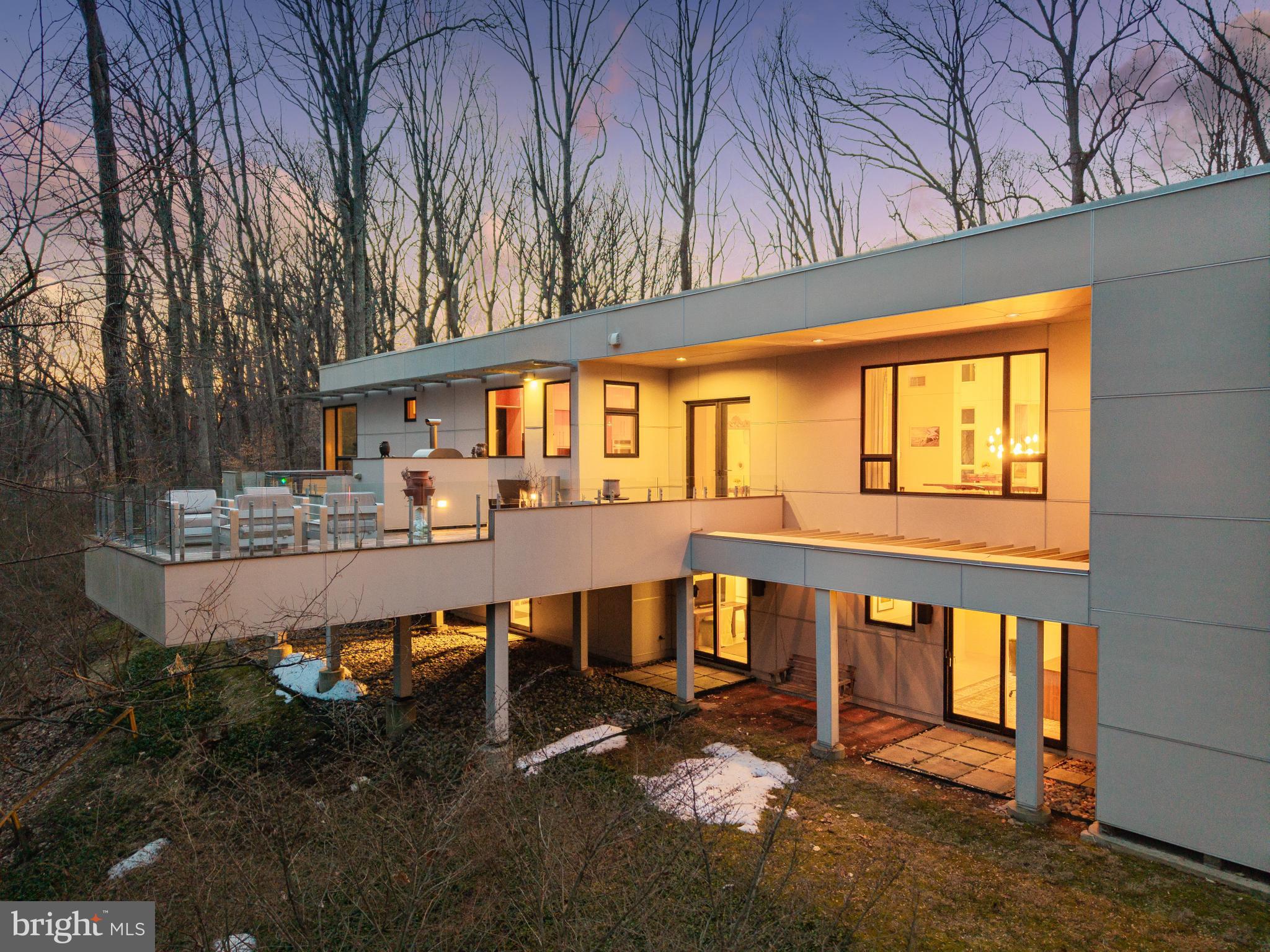 2923 WOODVALLEY DRIVE