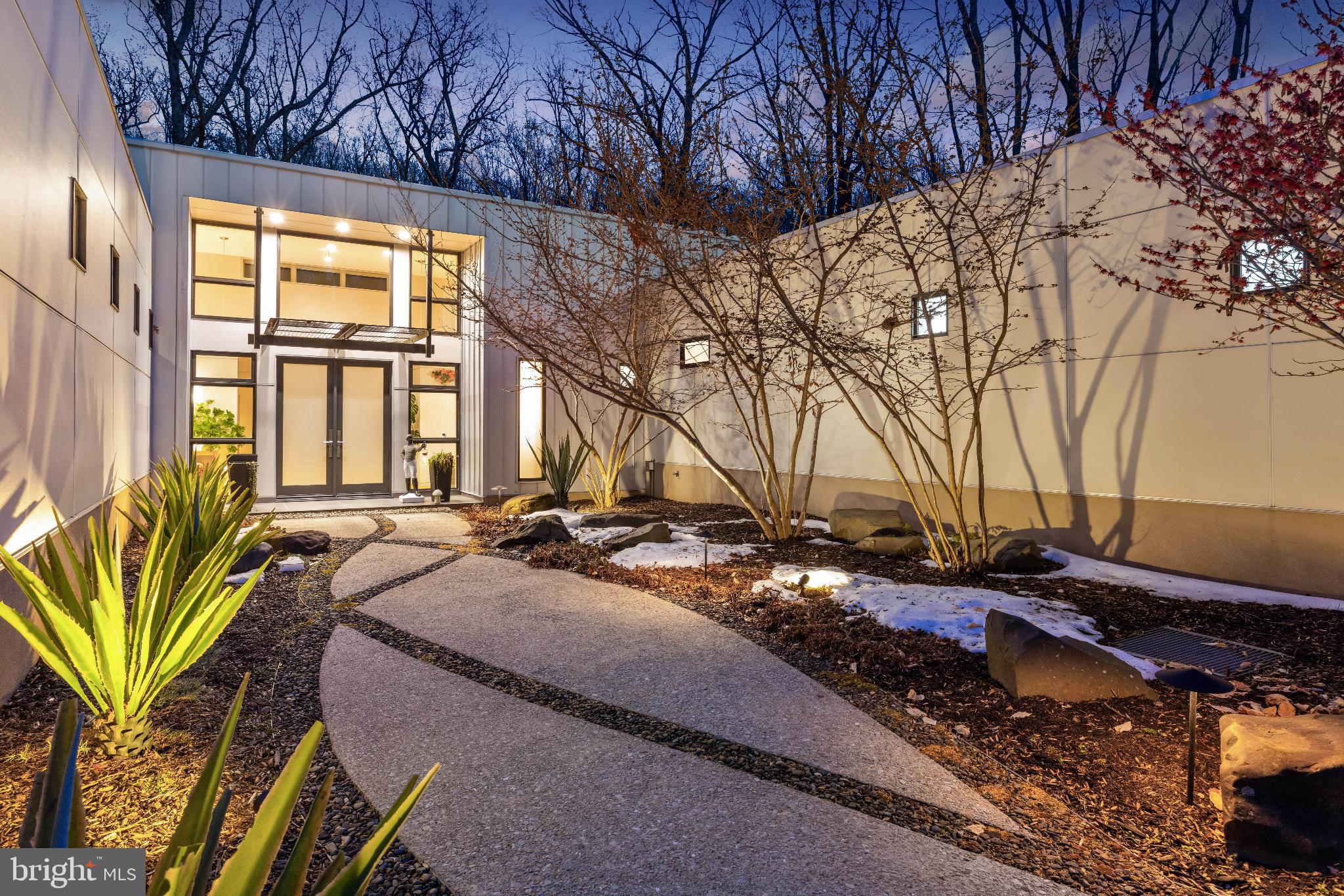 2923 WOODVALLEY DRIVE