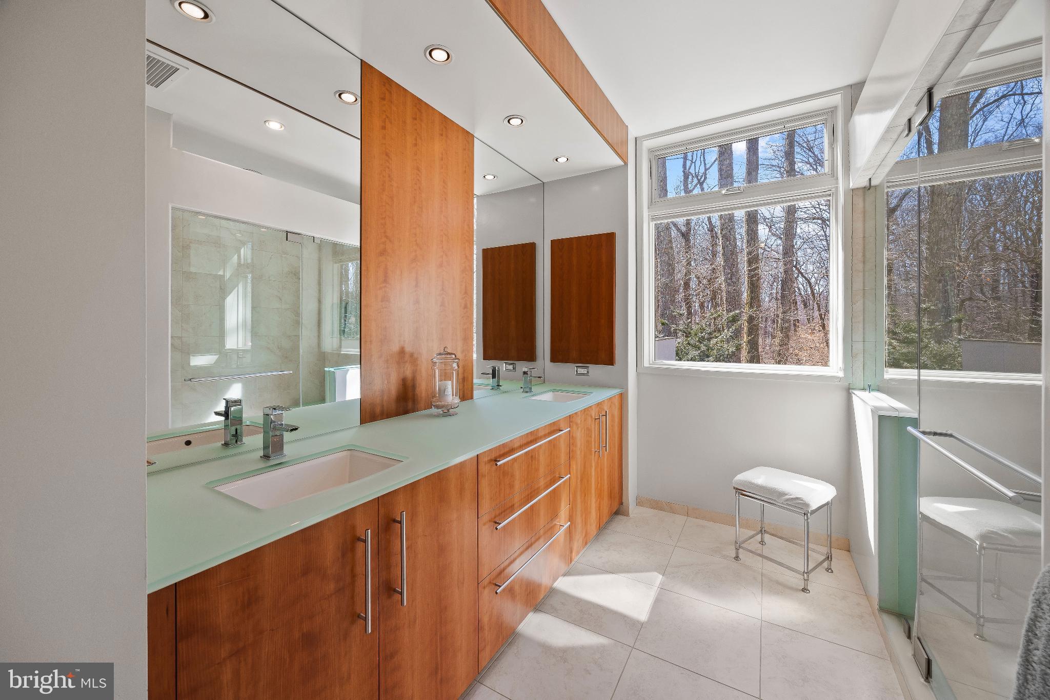 2923 WOODVALLEY DRIVE