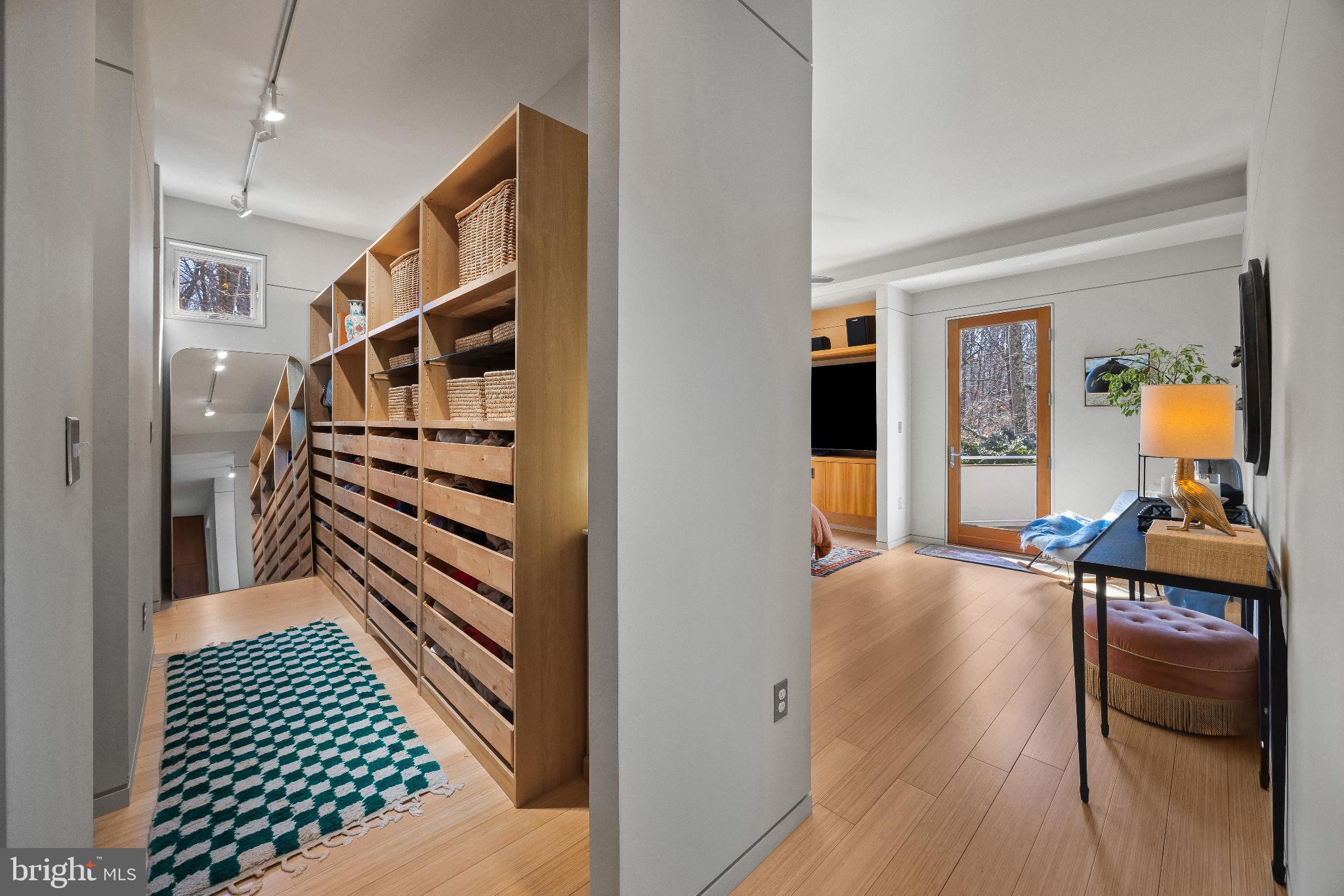 2923 WOODVALLEY DRIVE