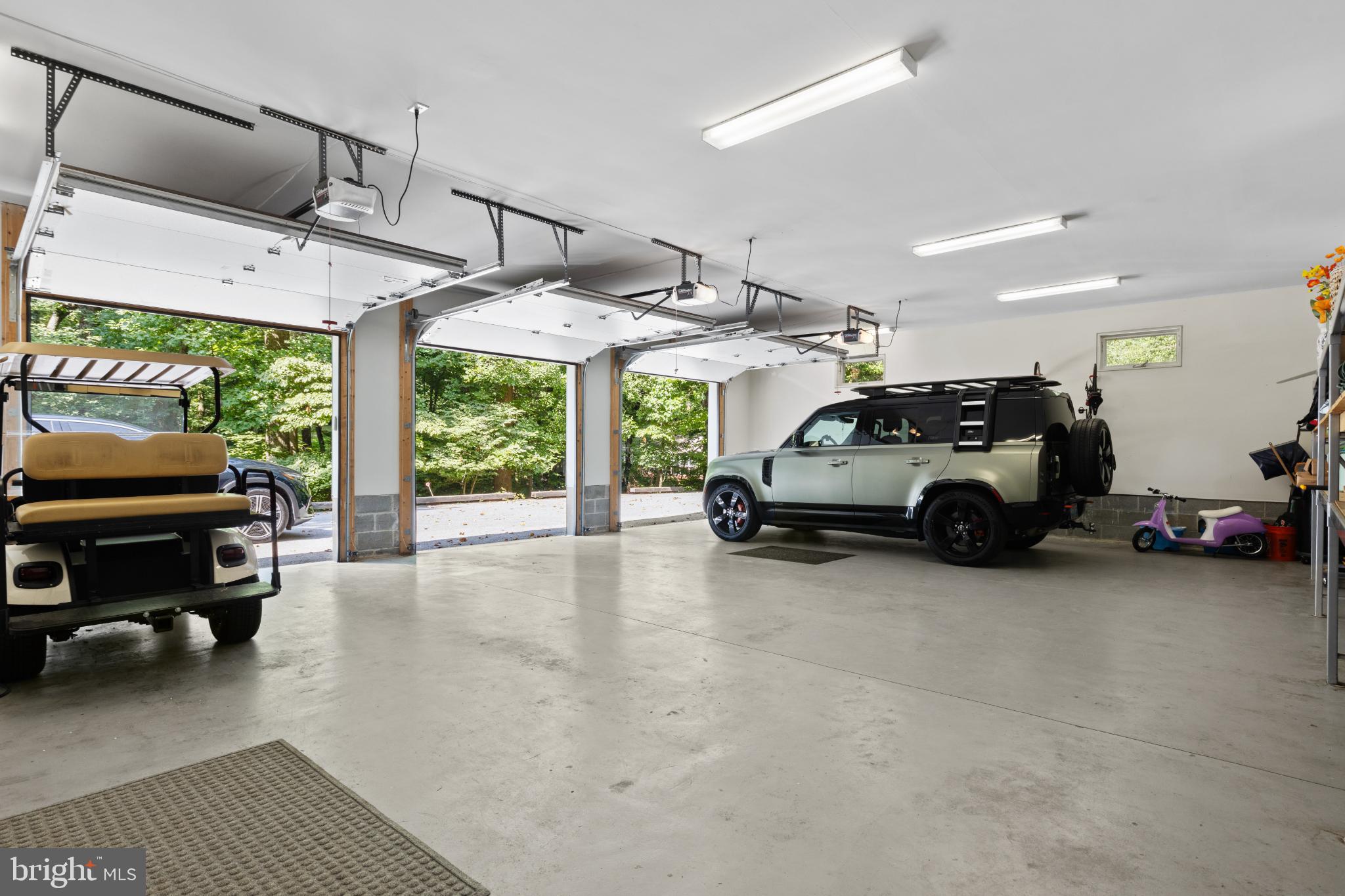 2923 WOODVALLEY DRIVE