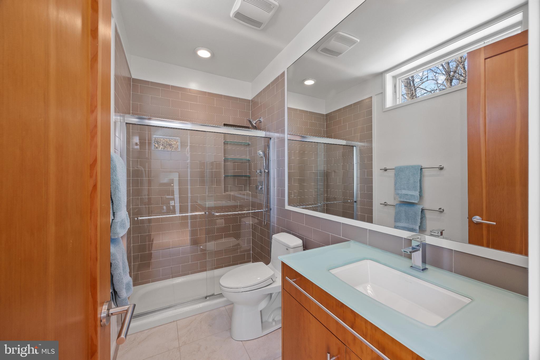 2923 WOODVALLEY DRIVE