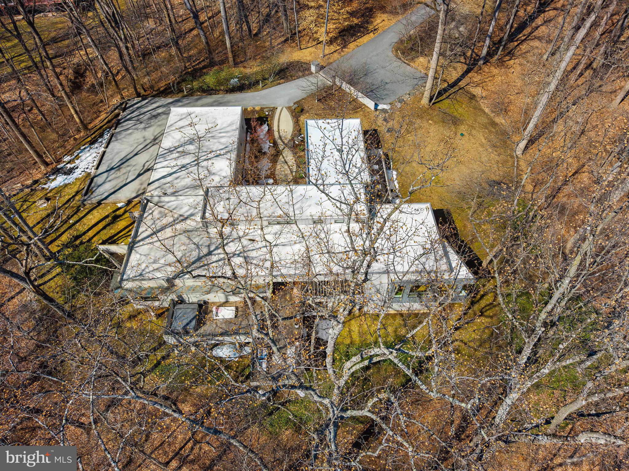 2923 WOODVALLEY DRIVE