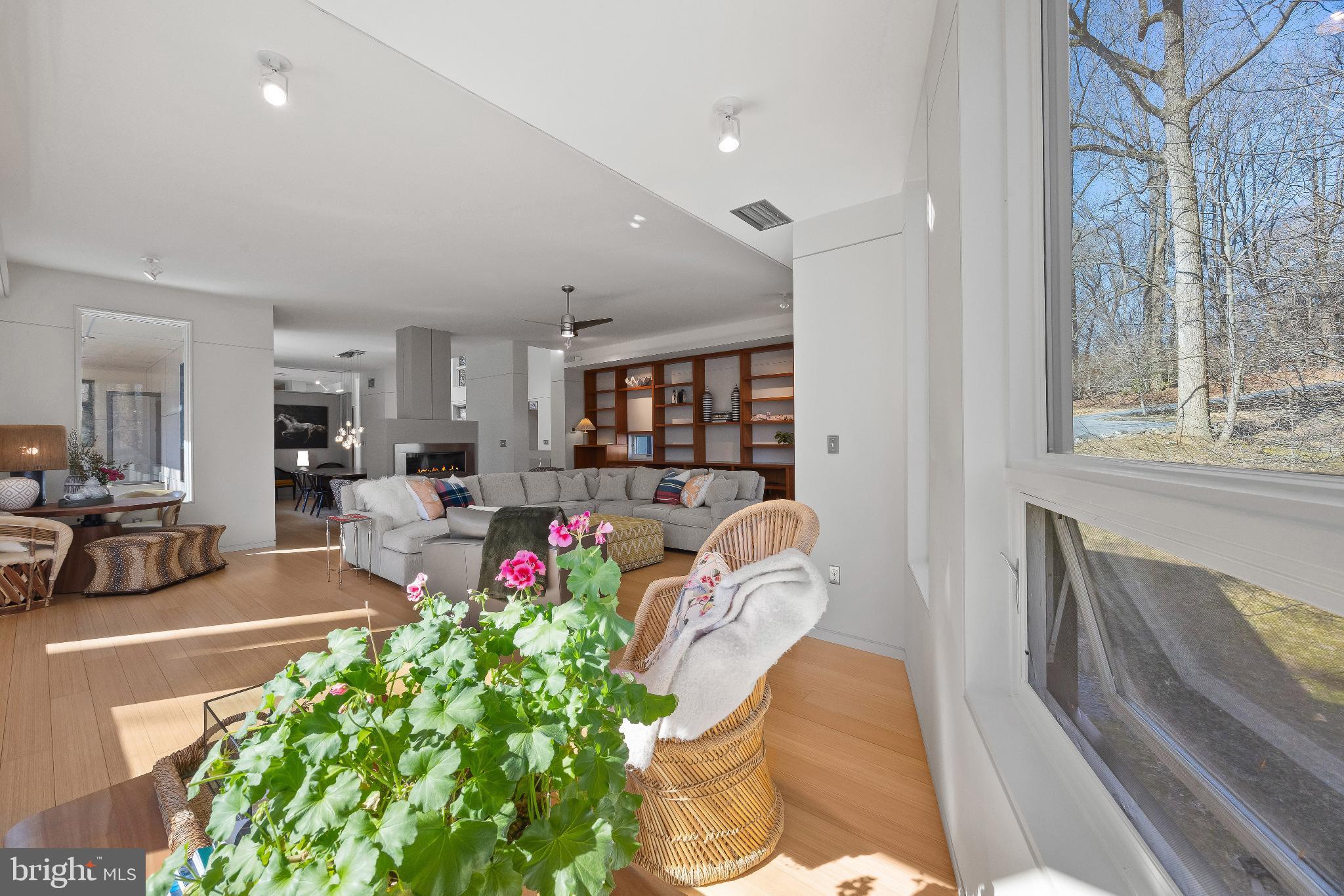 2923 WOODVALLEY DRIVE