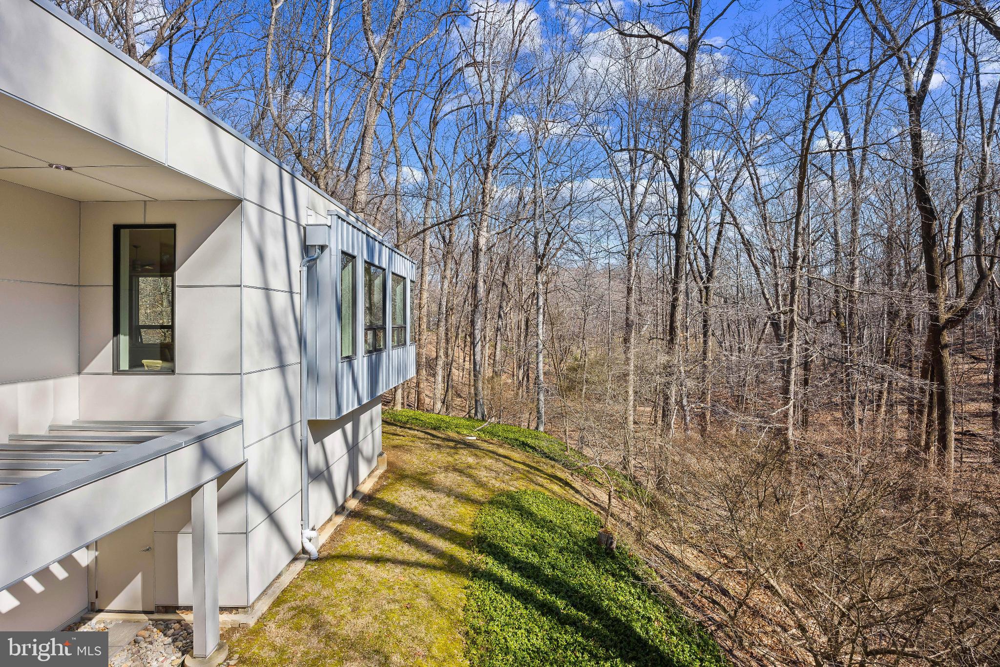 2923 WOODVALLEY DRIVE