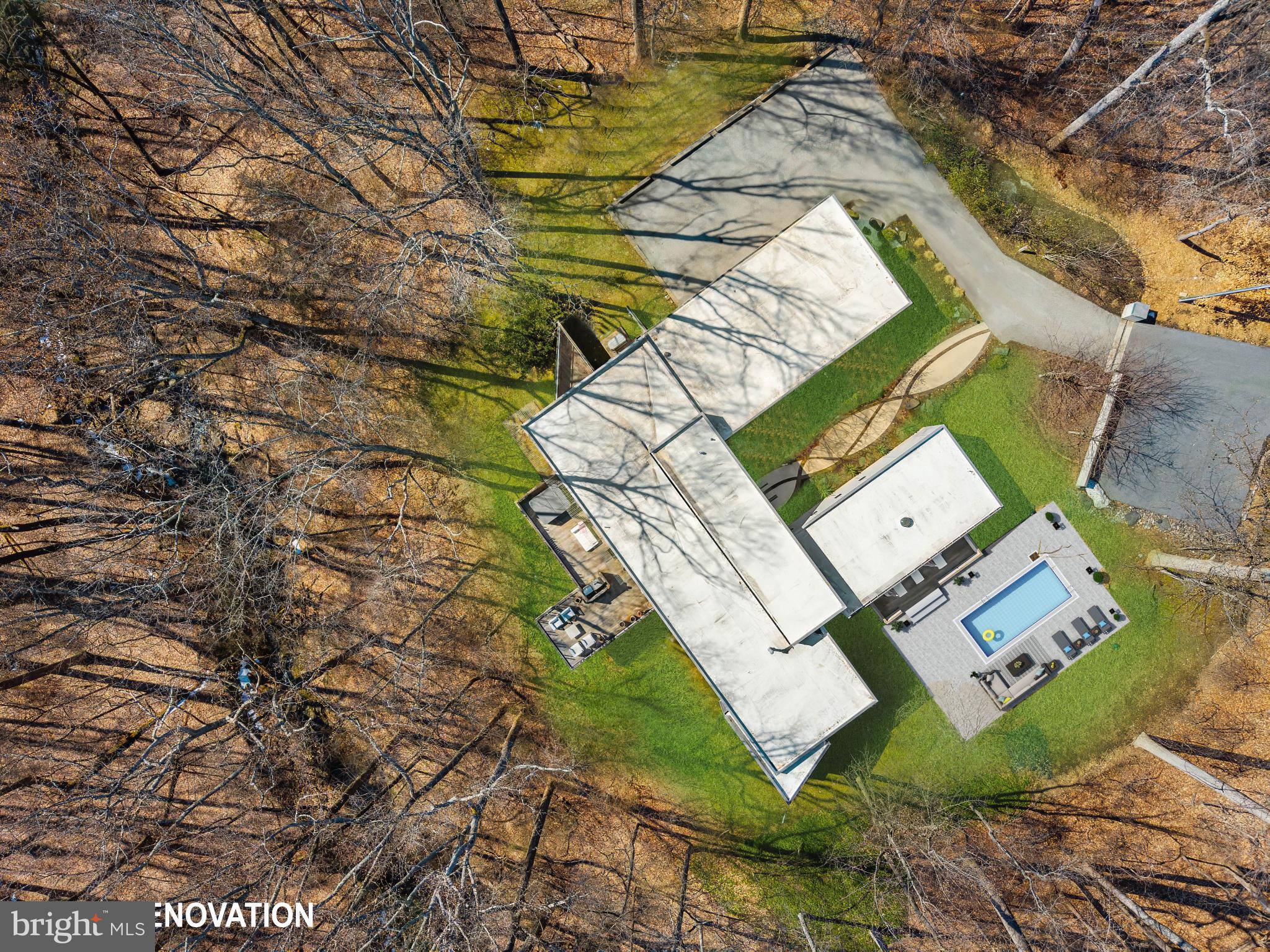 2923 WOODVALLEY DRIVE