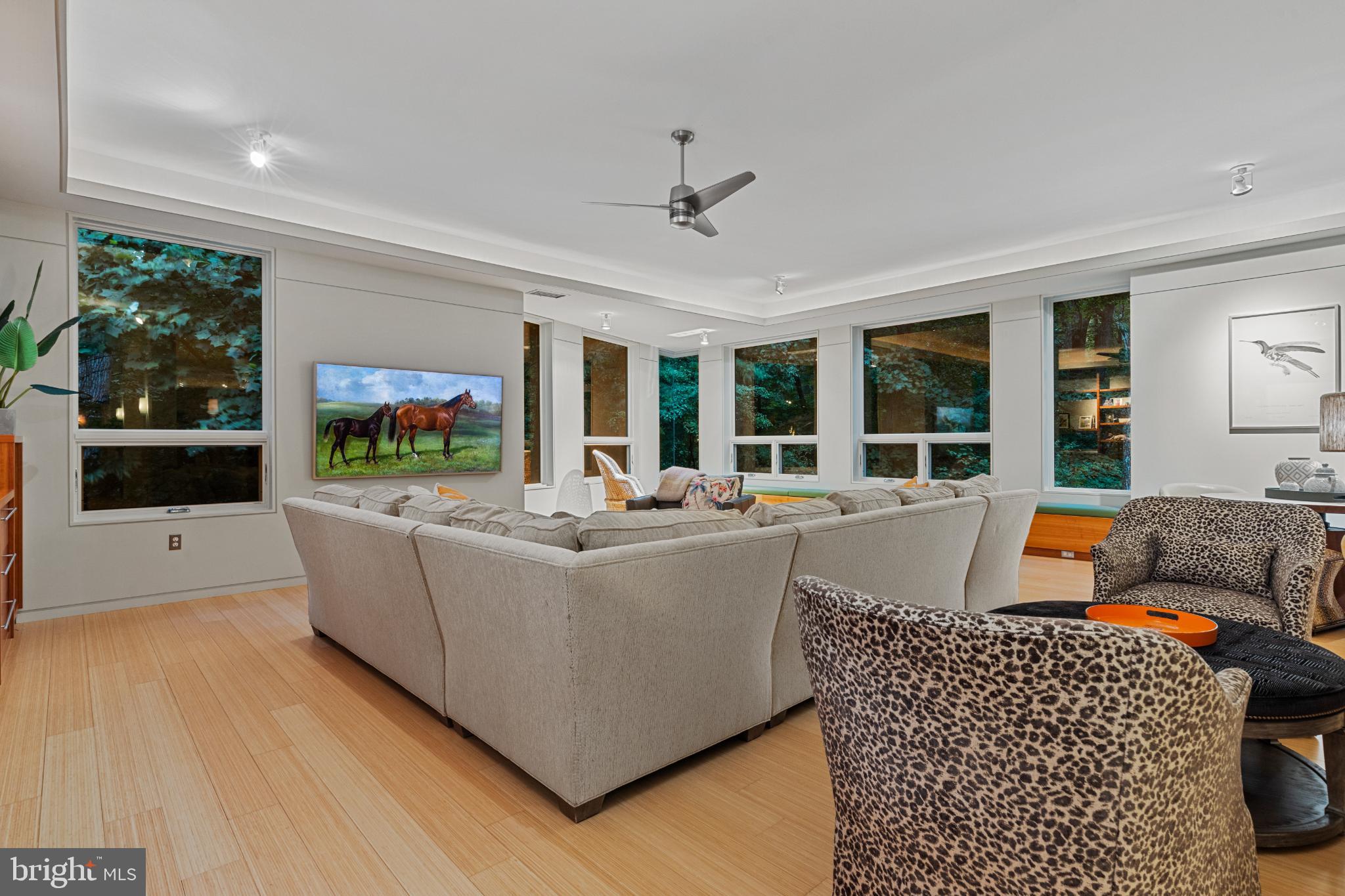 2923 WOODVALLEY DRIVE