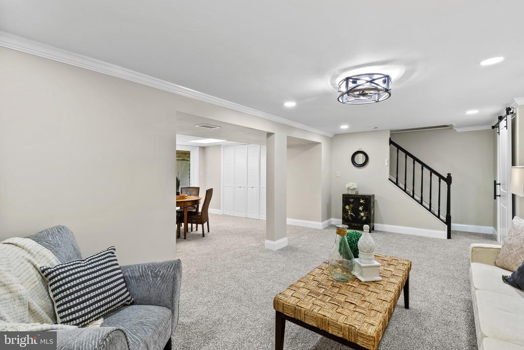 1525 CEDARWOOD DRIVE