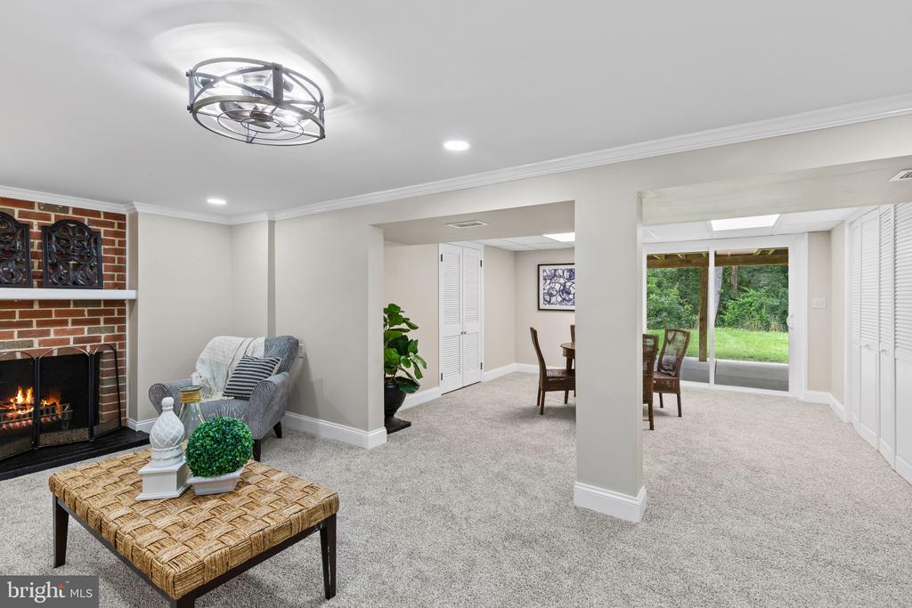 1525 CEDARWOOD DRIVE