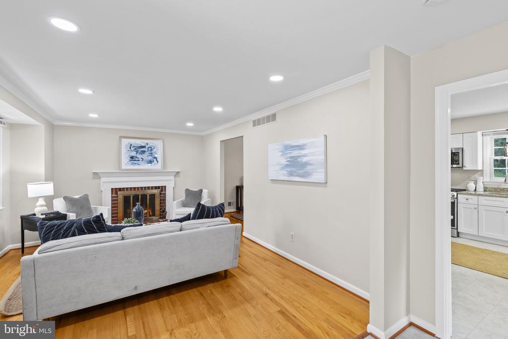 1525 CEDARWOOD DRIVE