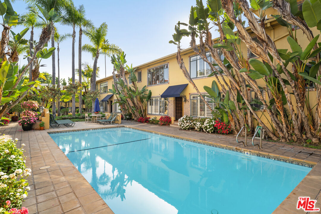 1615 N Laurel Ave Unit: 202