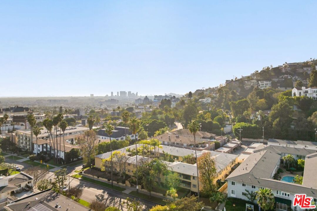 1615 N Laurel Ave Unit: 202