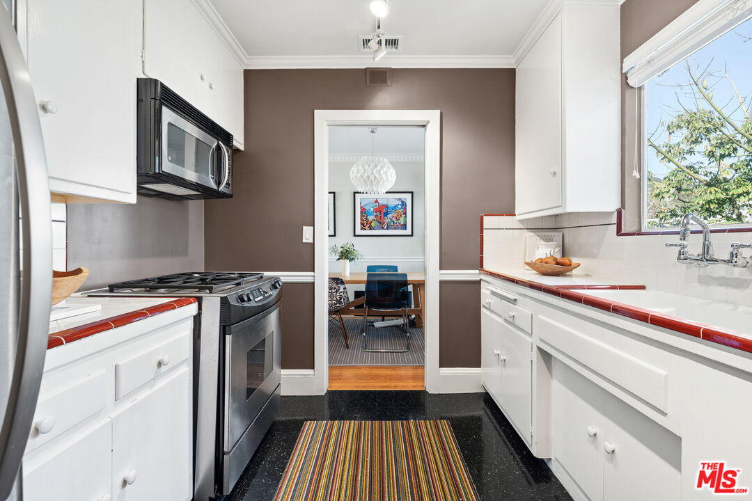 1615 N Laurel Ave Unit: 202