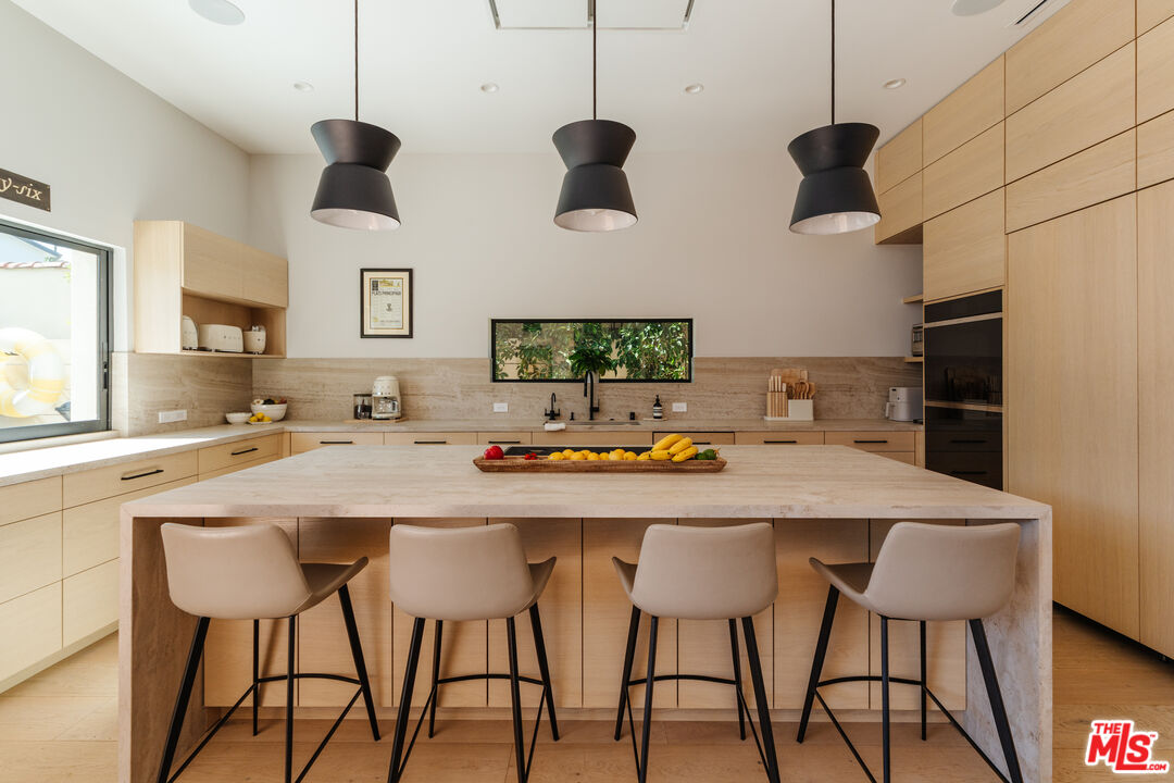 819 N Ogden Dr