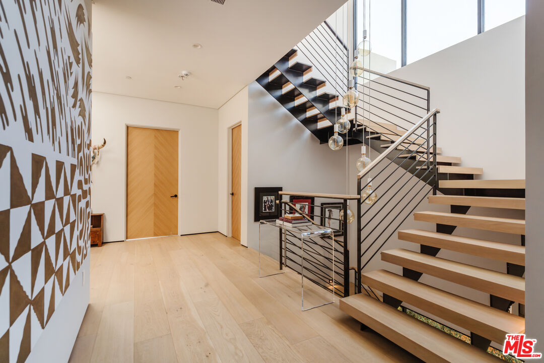 819 N Ogden Dr