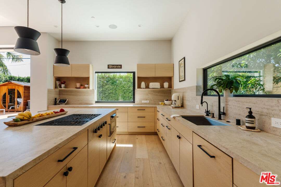 819 N Ogden Dr