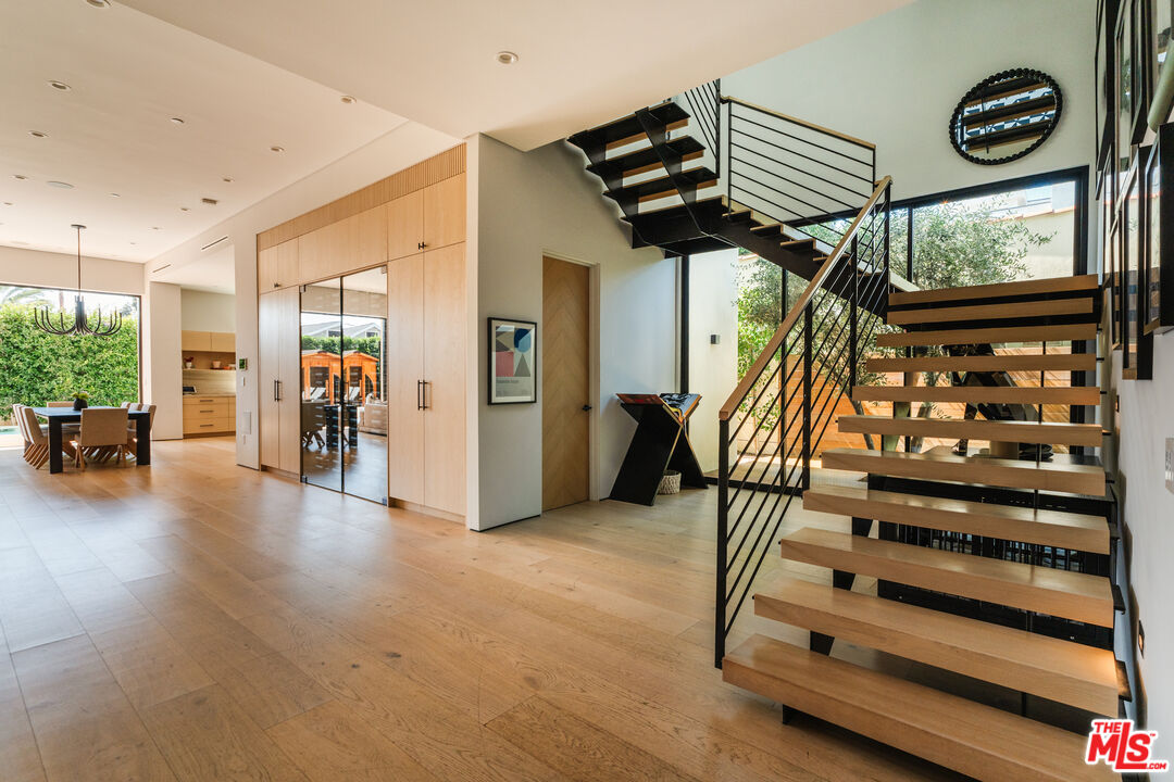819 N Ogden Dr