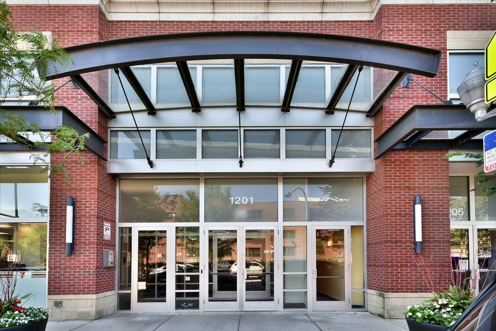 1201 W Adams Street Unit: 411