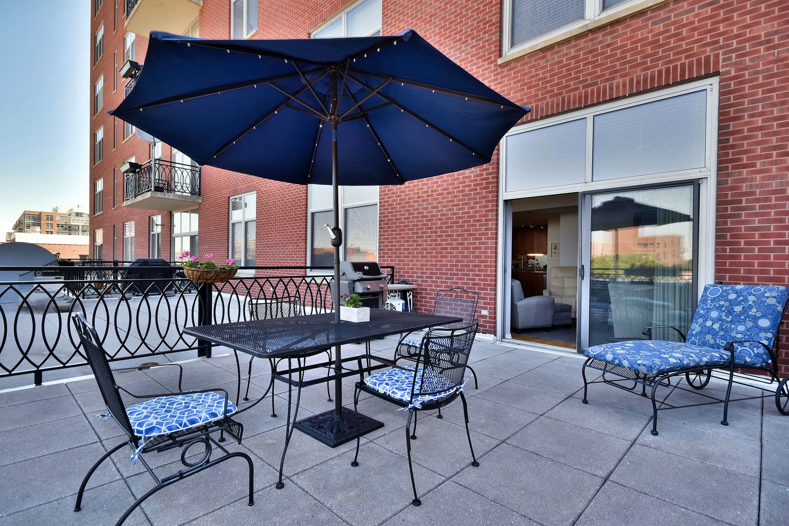 1201 W Adams Street Unit: 411