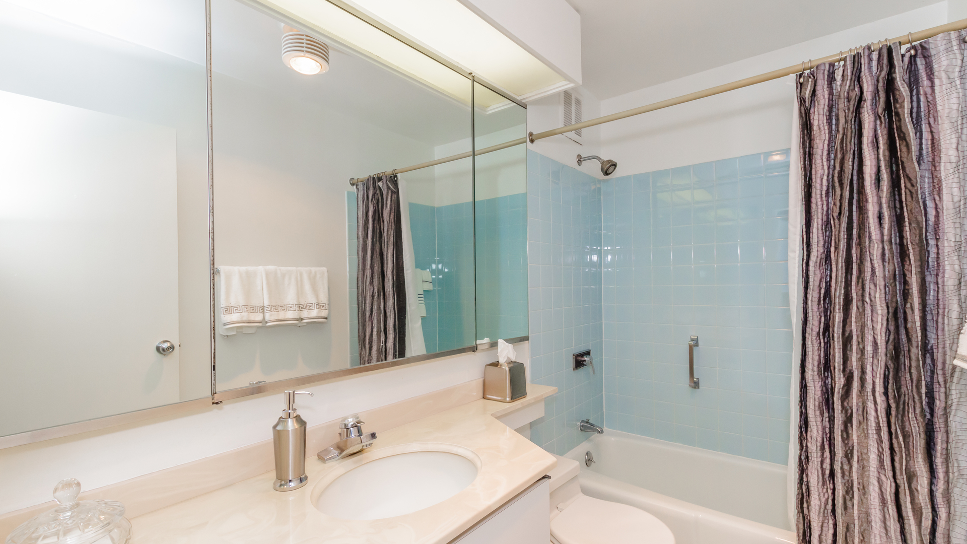 155 N Harbor Drive Unit: 1304