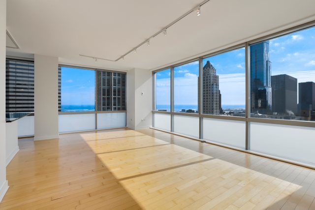 8 E Randolph Street Unit: 2404
