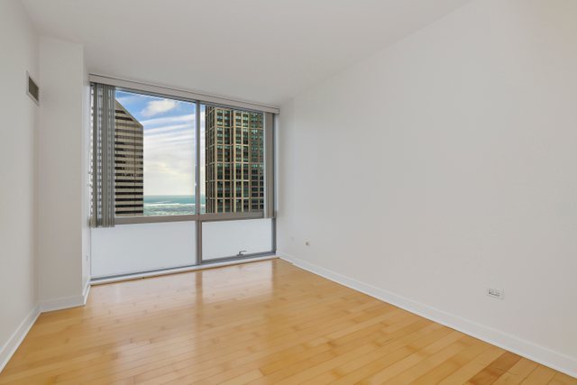 8 E Randolph Street Unit: 2404