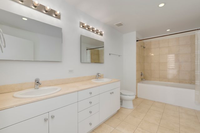 8 E Randolph Street Unit: 2404