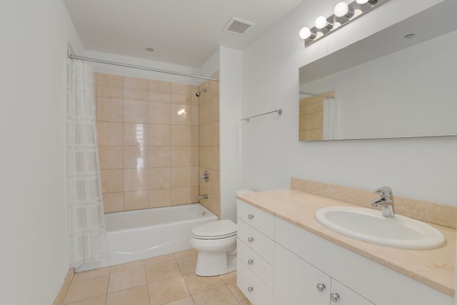 8 E Randolph Street Unit: 2404