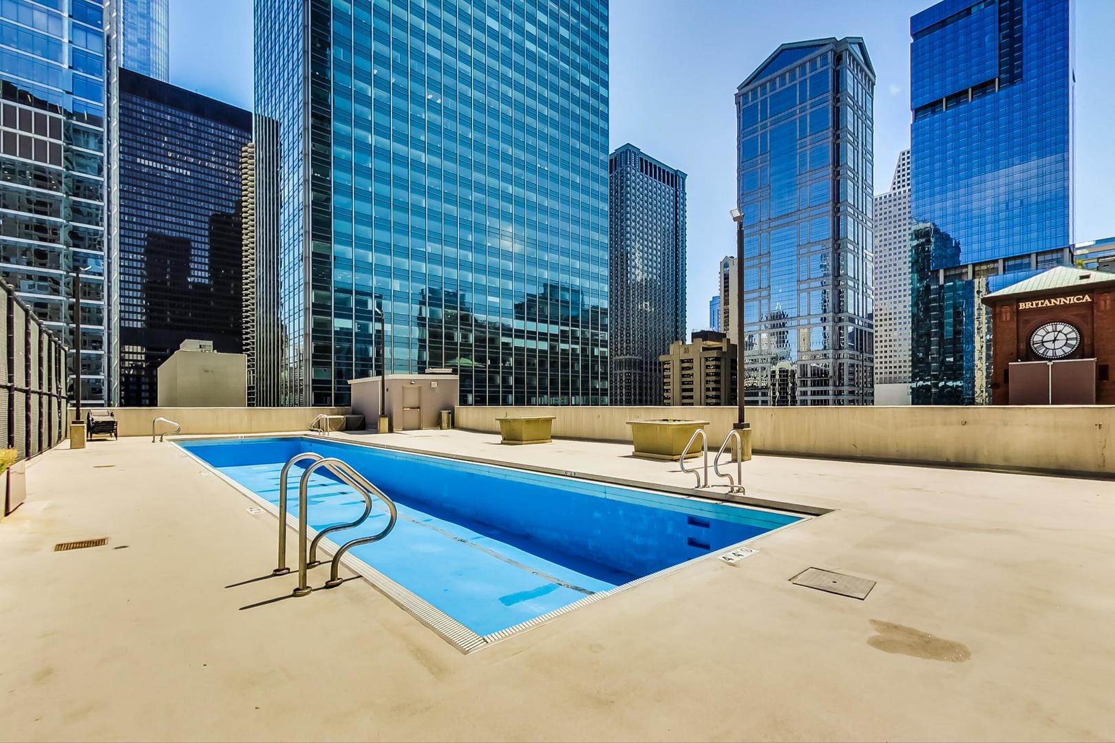345 N La Salle Drive Unit: 1202