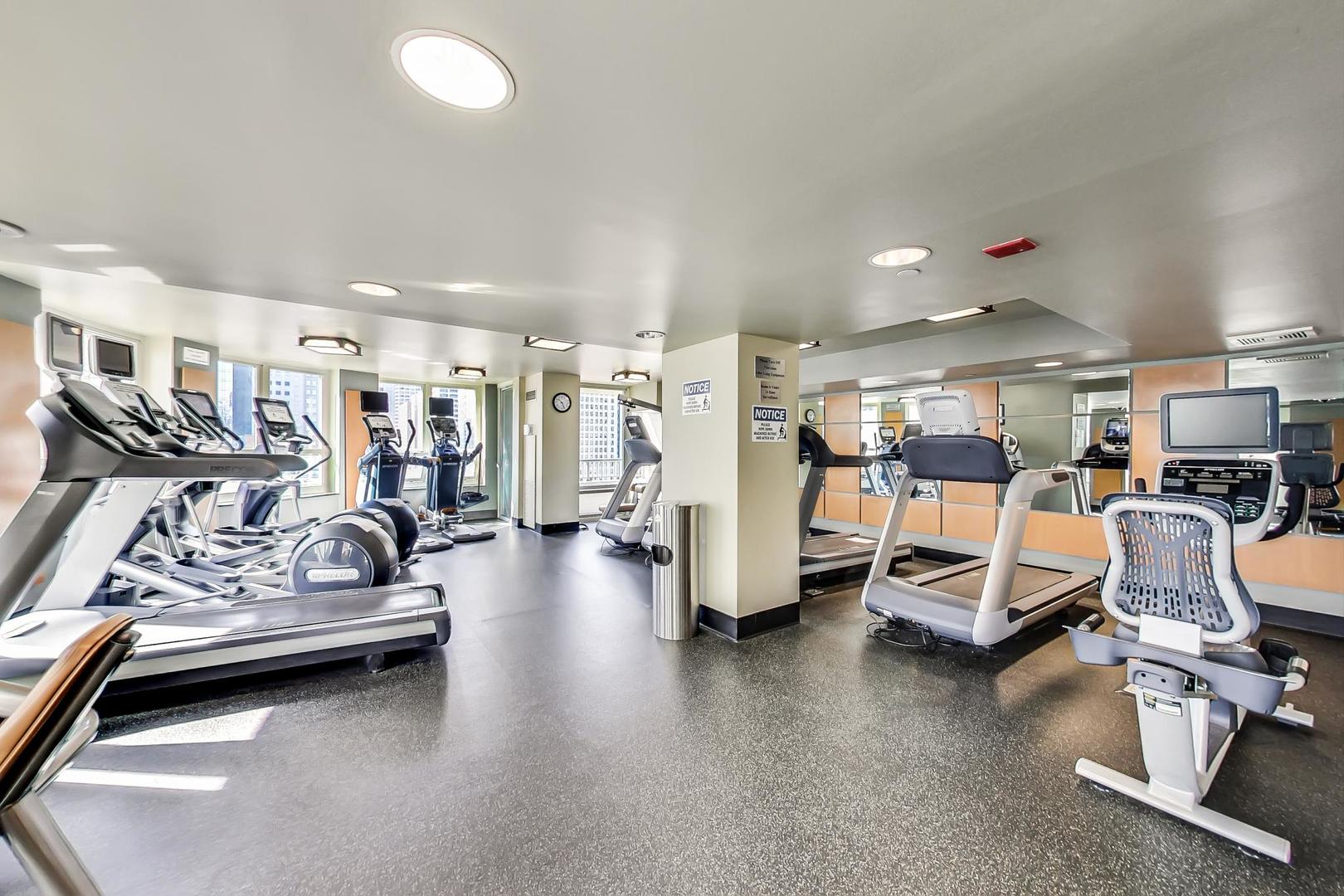 345 N La Salle Drive Unit: 1202