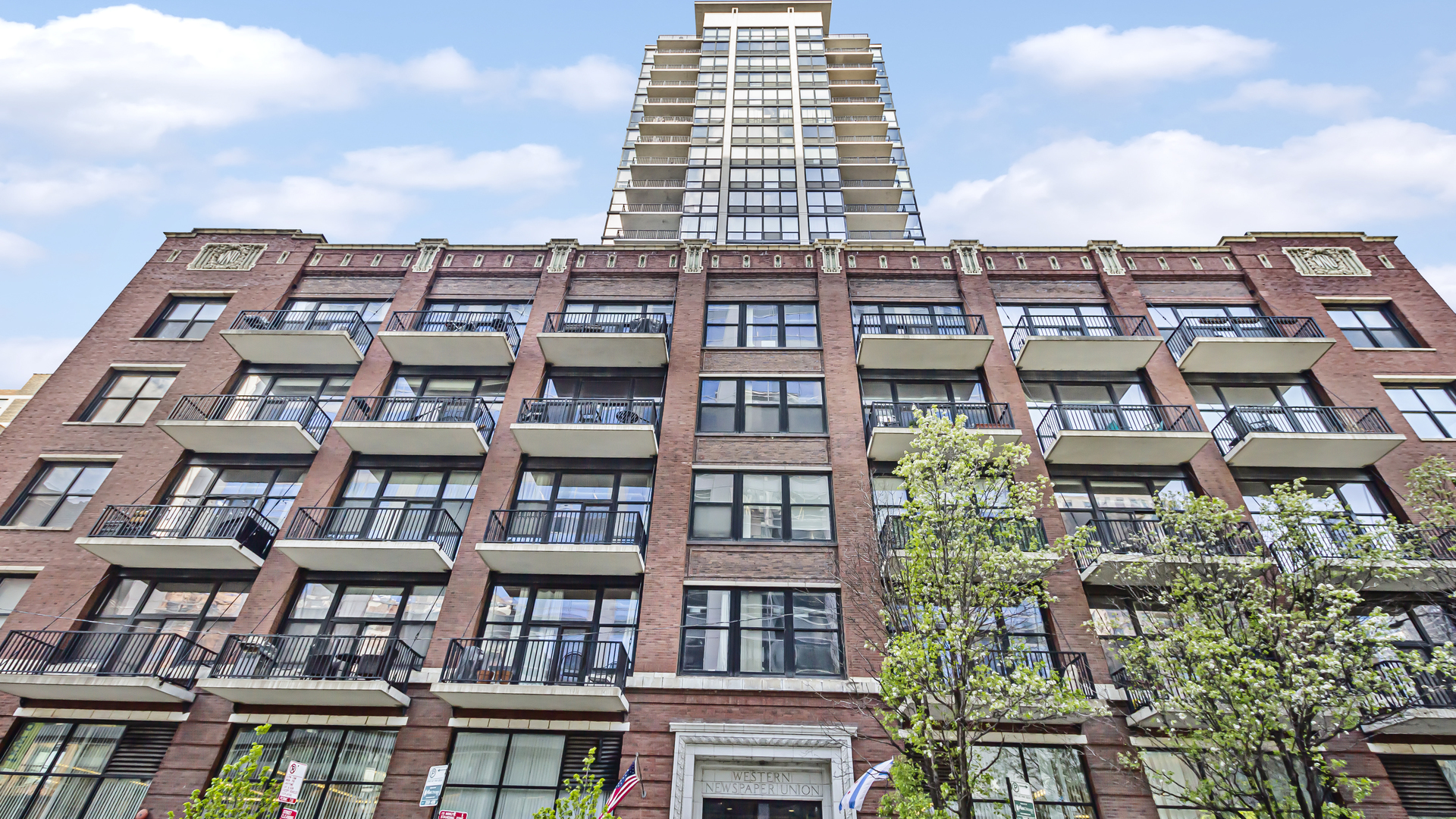 210 S Desplaines Street Unit: 808