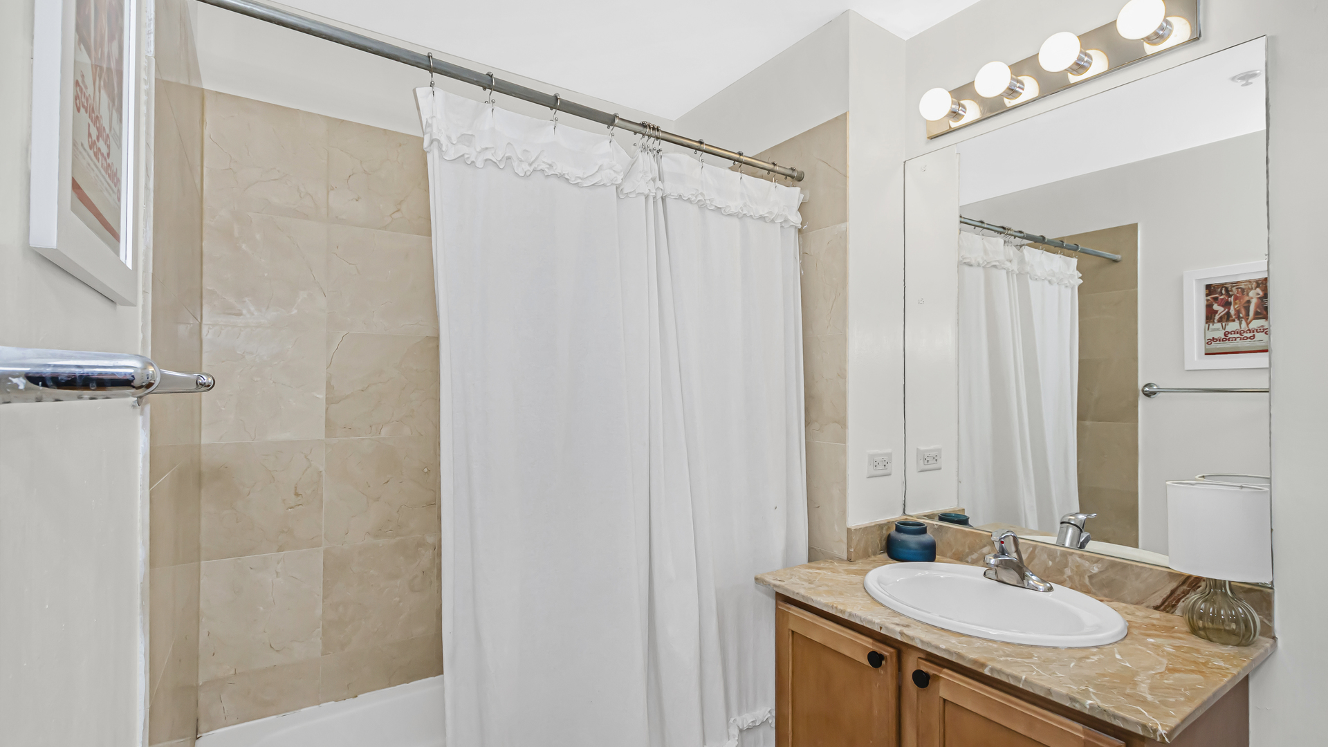 210 S Desplaines Street Unit: 808