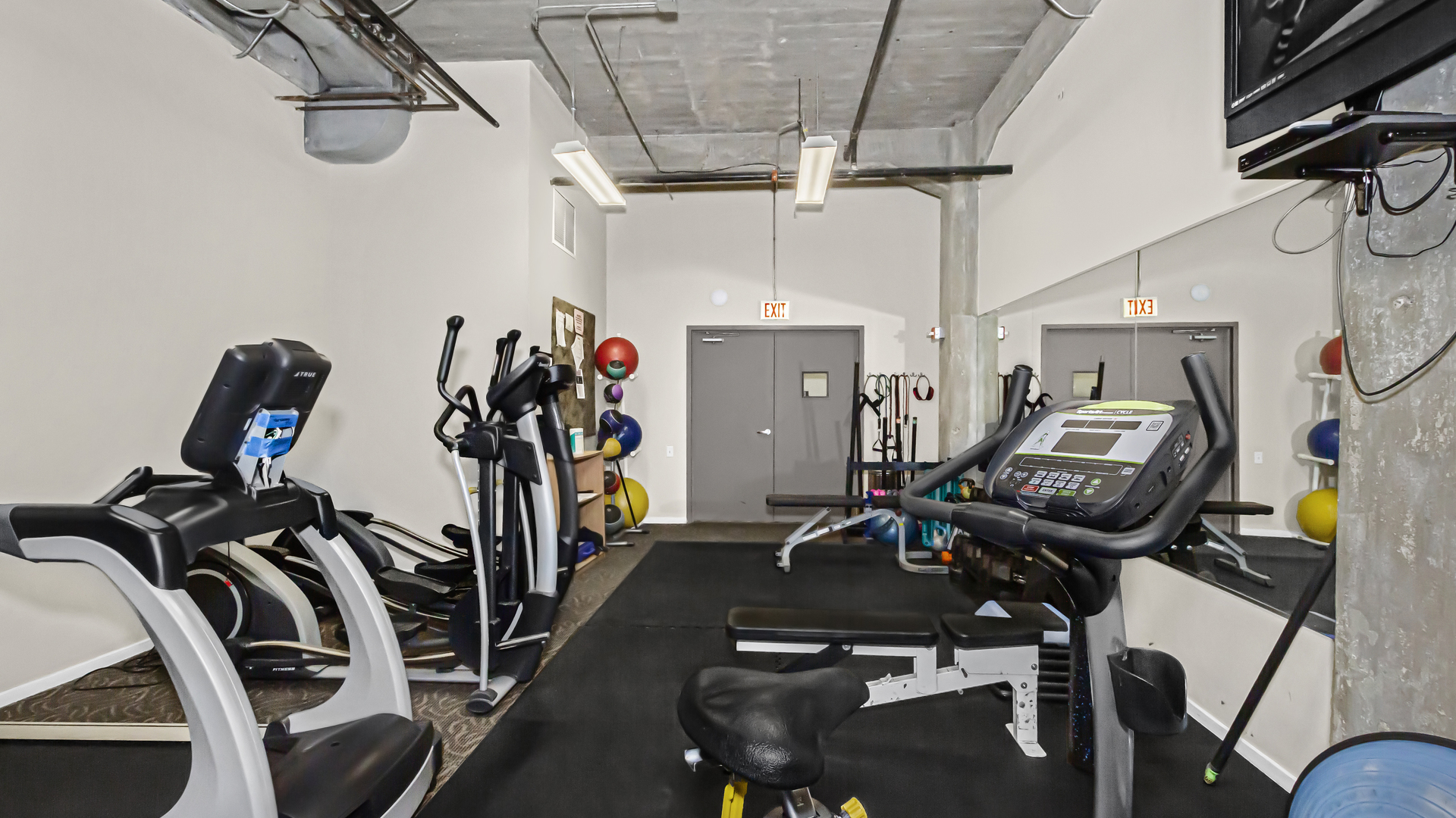 210 S Desplaines Street Unit: 808