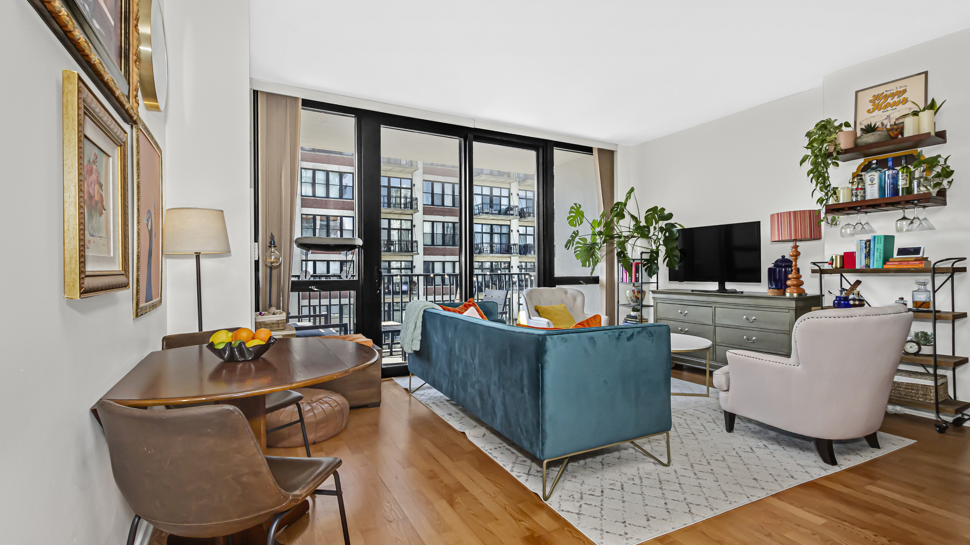 210 S Desplaines Street Unit: 808