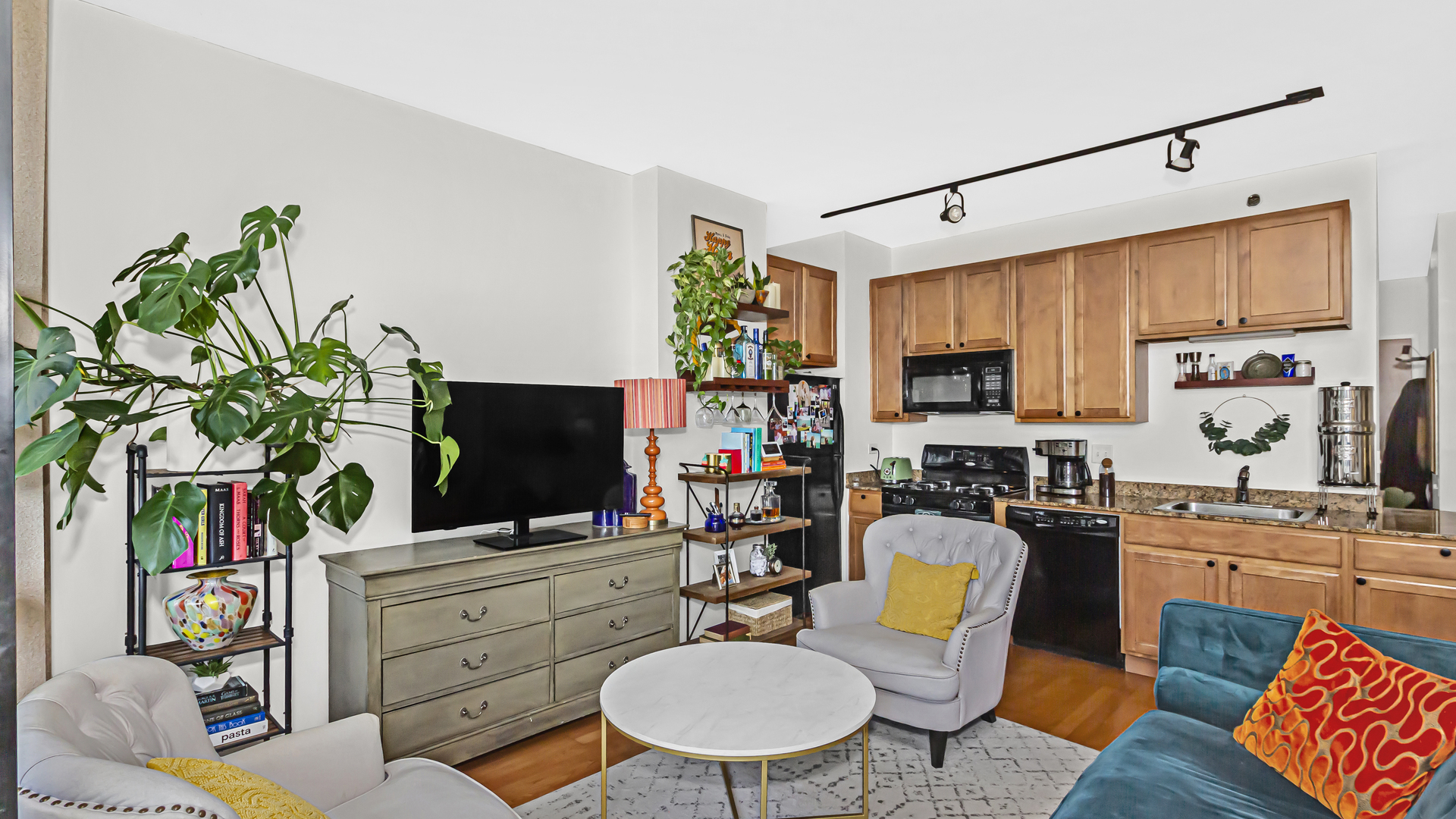 210 S Desplaines Street Unit: 808