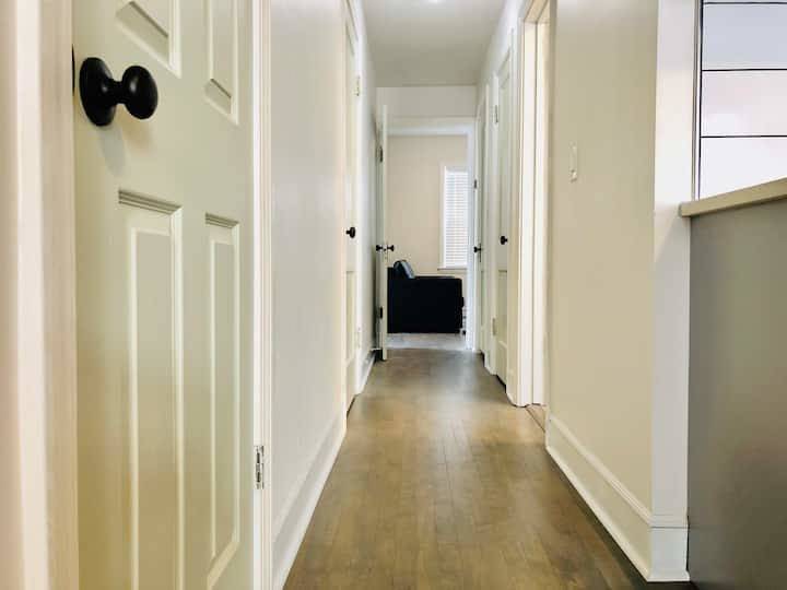 876 N Marshfield Avenue Unit: 2R