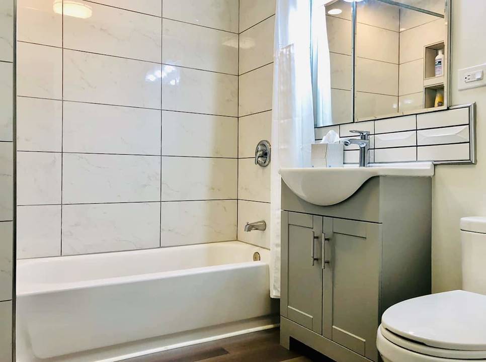 876 N Marshfield Avenue Unit: 2R