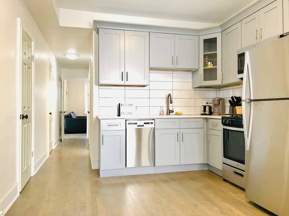 876 N Marshfield Avenue Unit: 2R