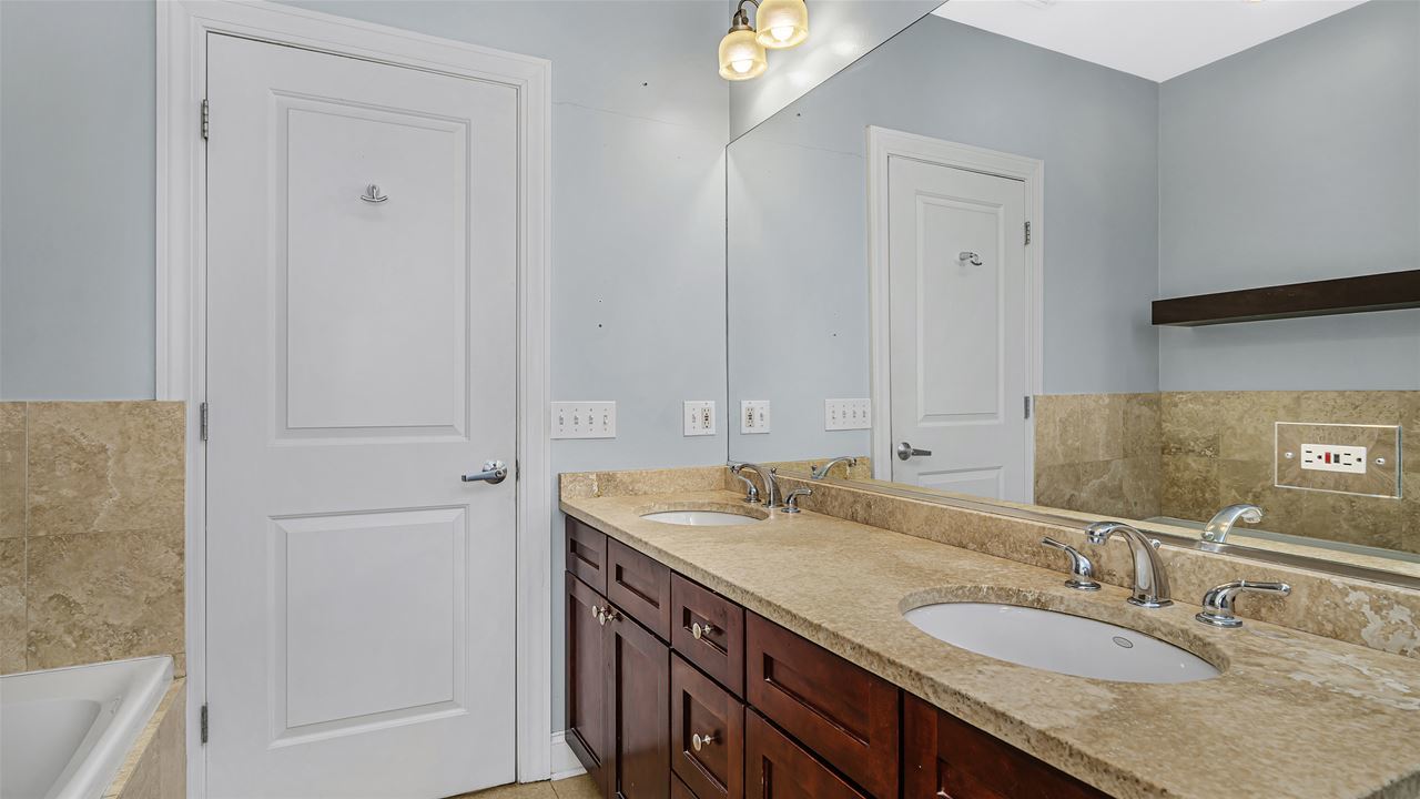 1950 N Damen Avenue Unit: 2