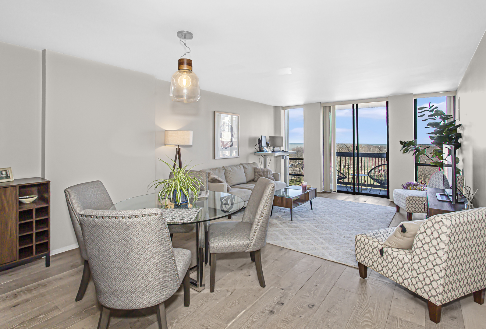 1660 N LaSalle Drive Unit: 707