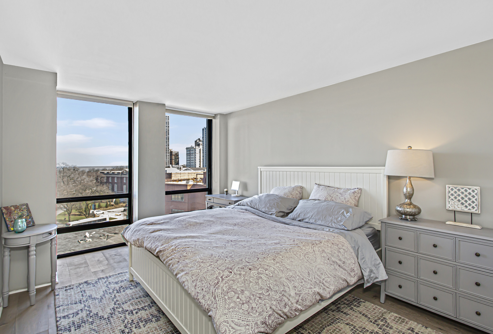 1660 N LaSalle Drive Unit: 707