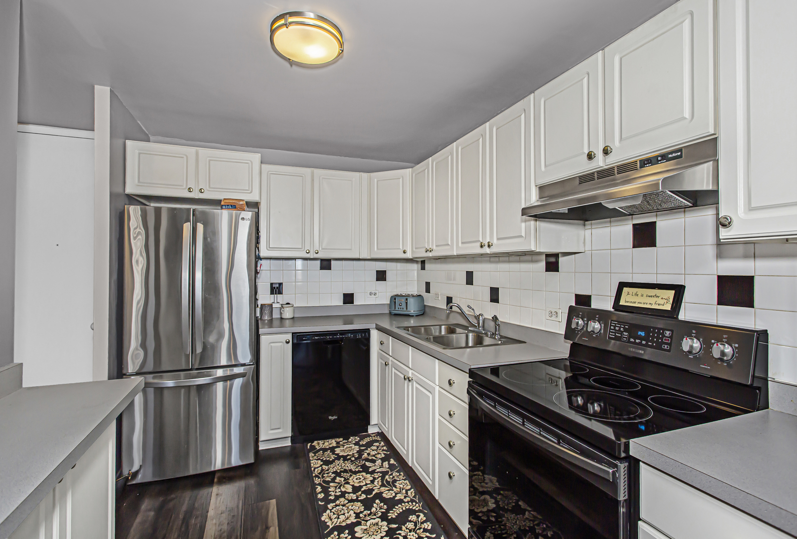 1660 N LaSalle Drive Unit: 707