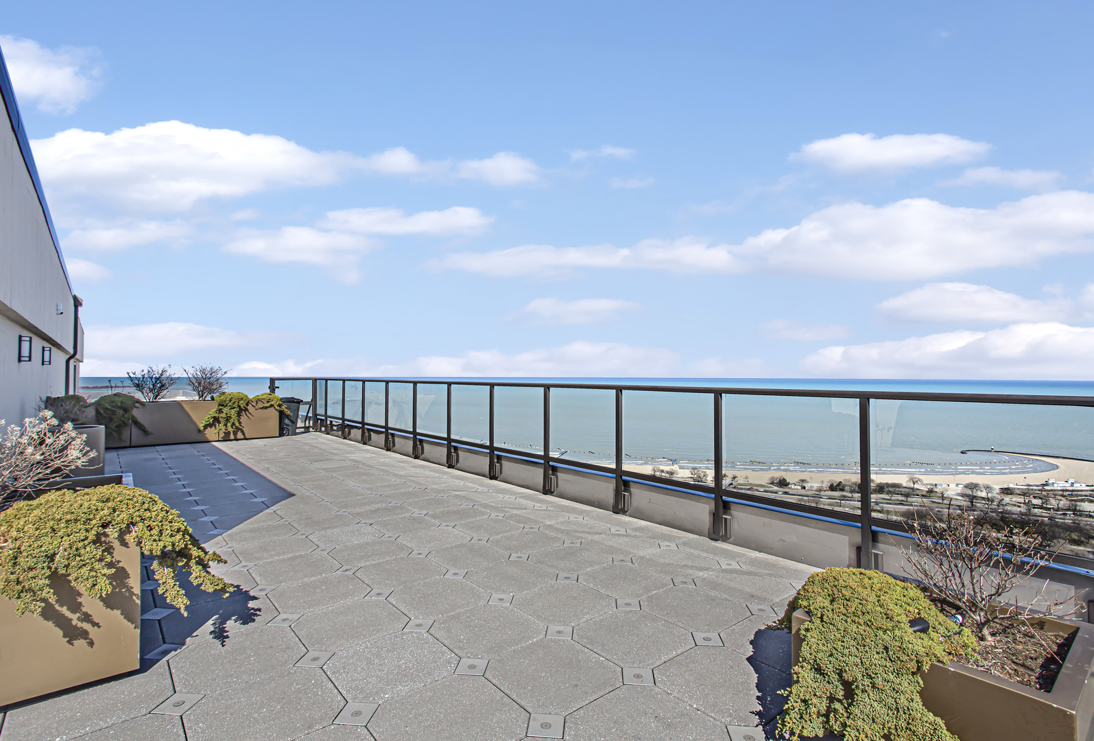 1660 N LaSalle Drive Unit: 707