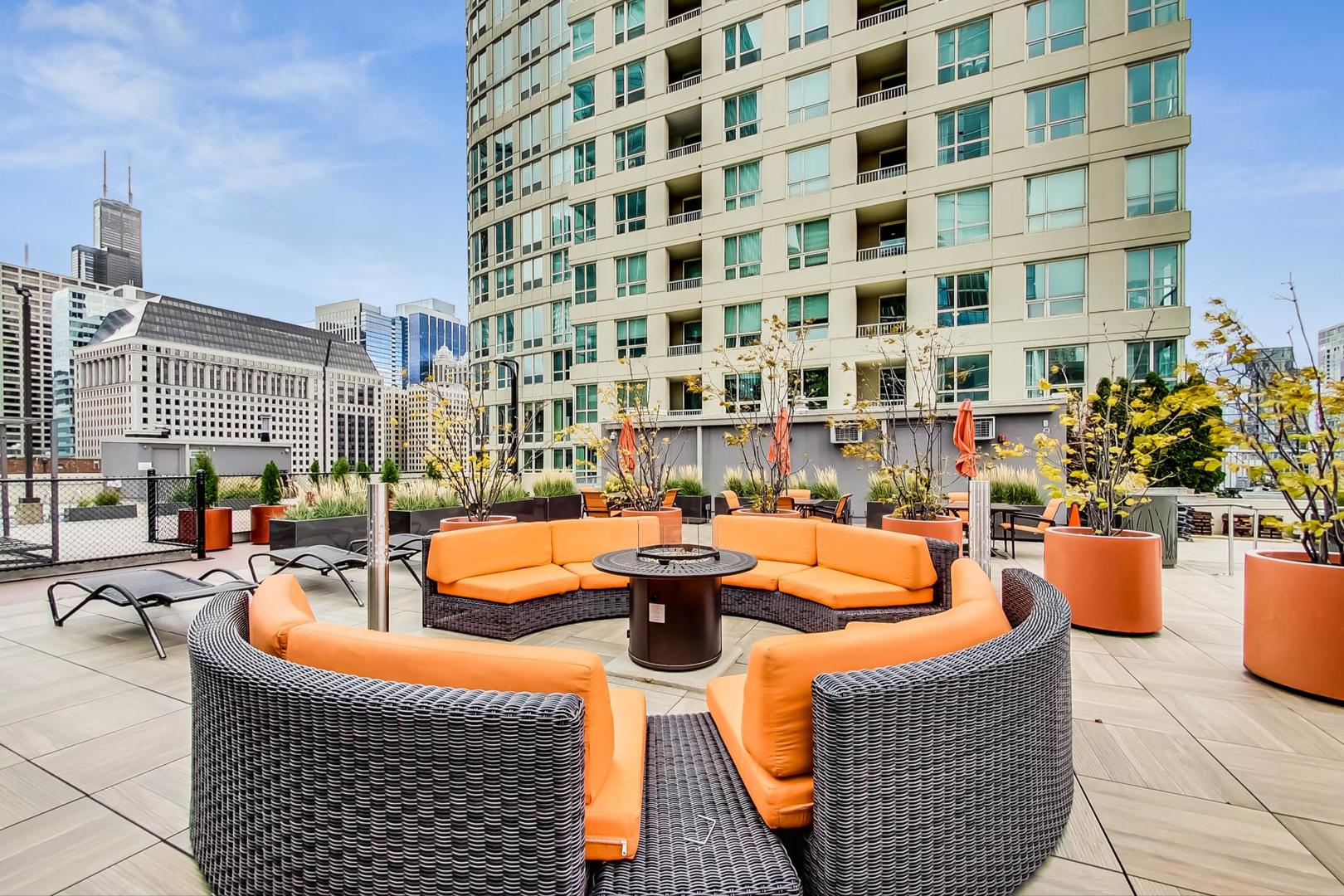 345 N La Salle Drive Unit: 3307