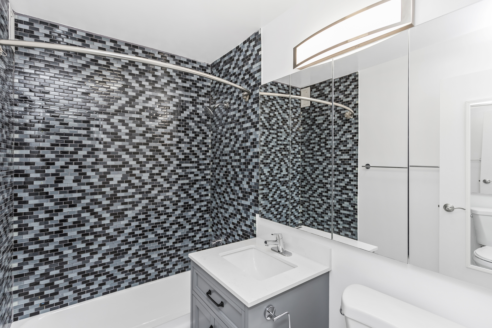 400 E RANDOLPH Street Unit: 2504