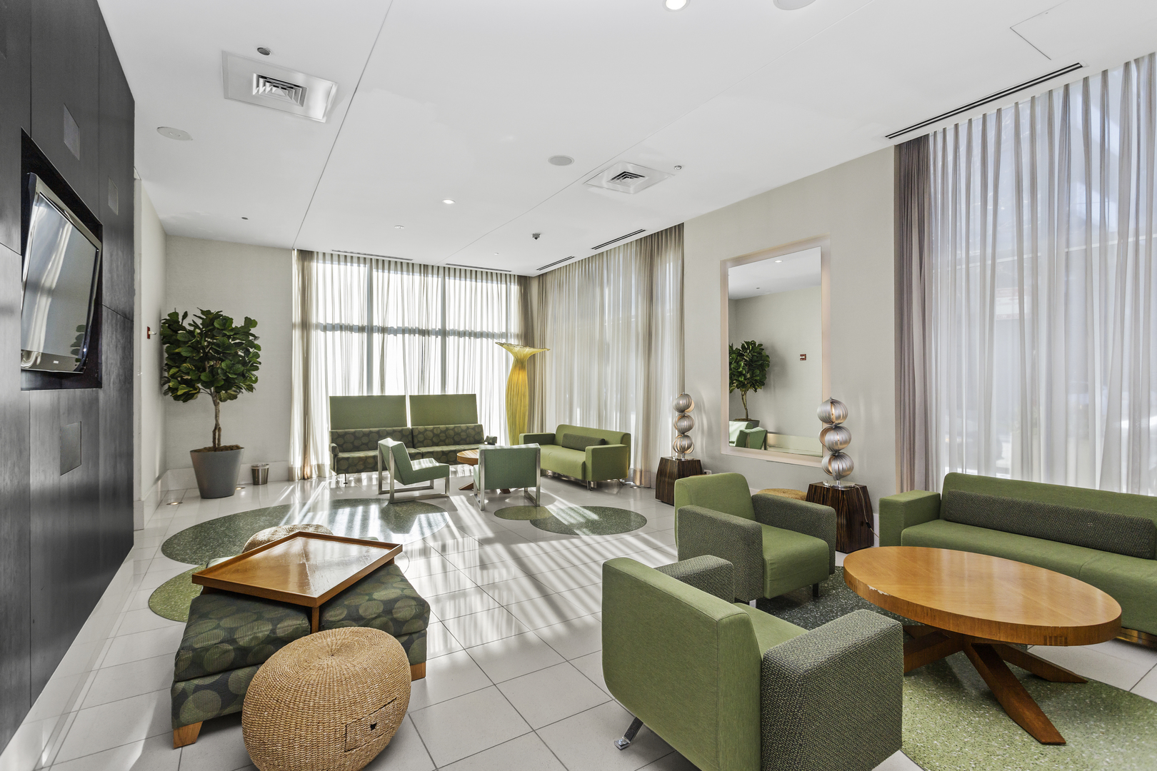 123 S GREEN Street Unit: 709B
